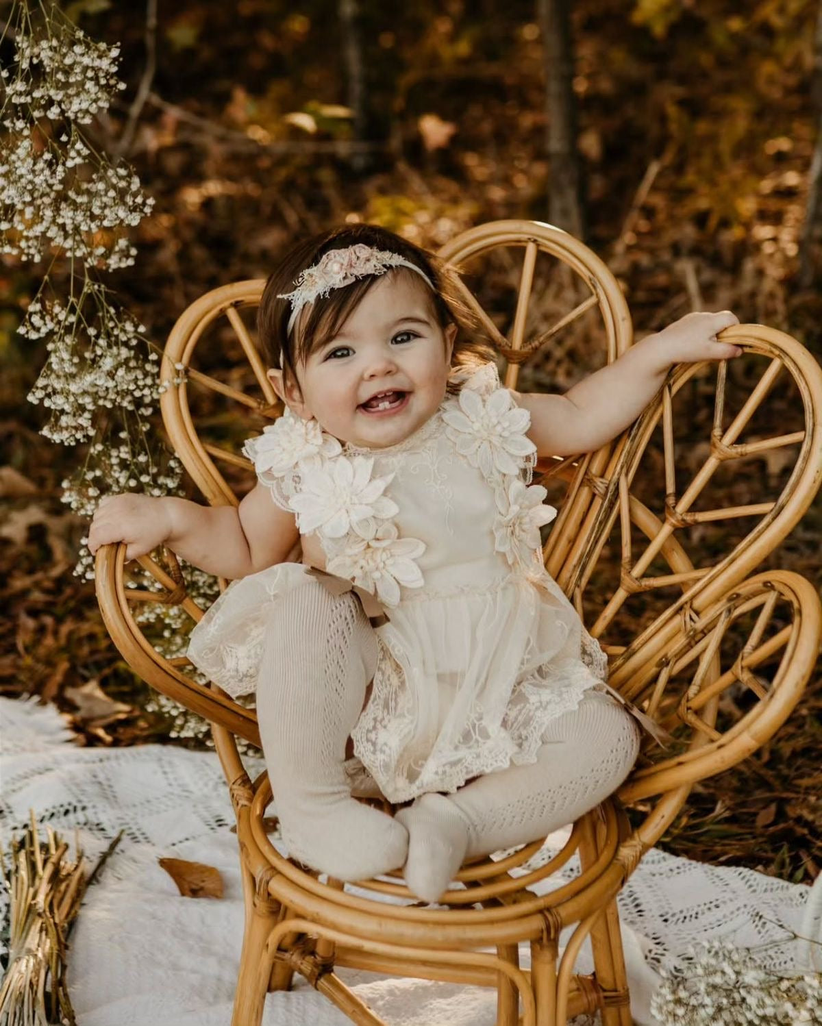 Vestido de Encaje Beige con Flores 3D + Vincha