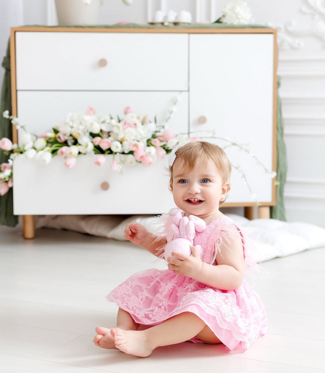 Vestido Rosa de Encaje con Plumas – Glamour y Dulzura en una sola prenda