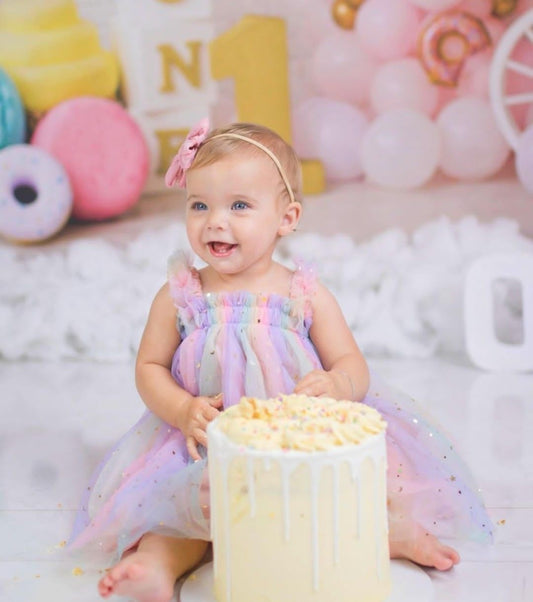 Vestido Arcoíris de Tul con Estrellas Doradas – Modelo Rainbow Star