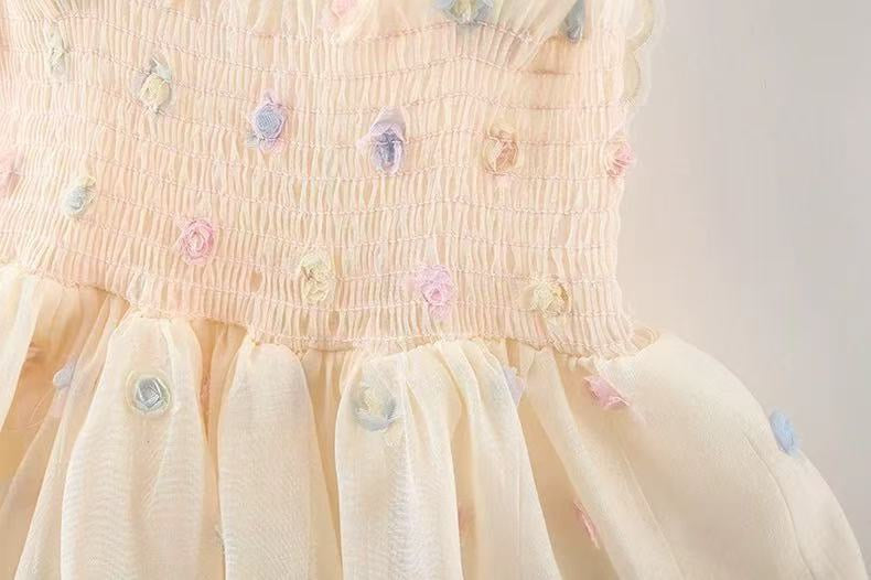 Vestido Beige con Alas de Mariposa para Bebé Niña