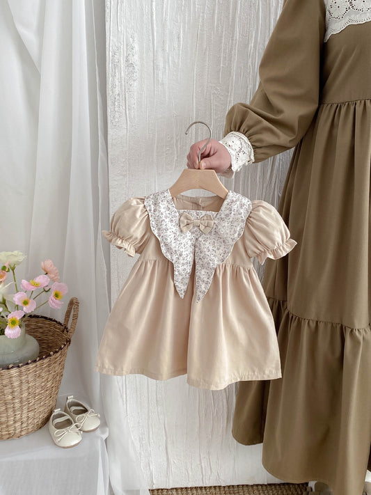 Vestido beige con cuello floral