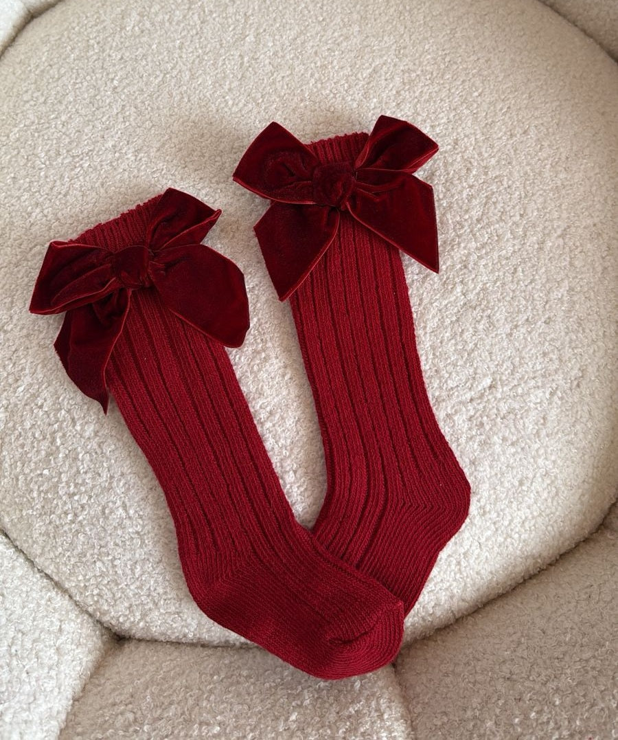 Medias Largas Rojo Velvet – Con Lazo