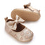 Zapatos Dorados con Lazo y Corazones – Colección Festiva para Bebé Niña | zapatos bebés | Ropa de bebé y niña | El Closet de Emma