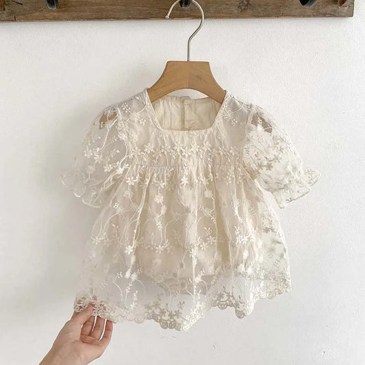 Vestido de Encaje Floral para Bebé – Modelo Ivory Bloom