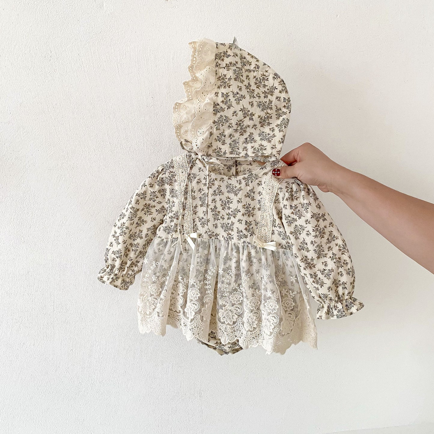 Vestido Vintage Floral con Gorro – 2 piezas