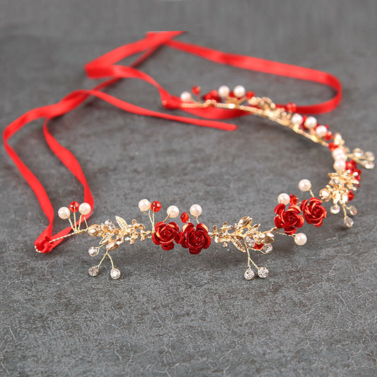 Tocado Floral Rojo con Perlas – Colección Navidad Dorada