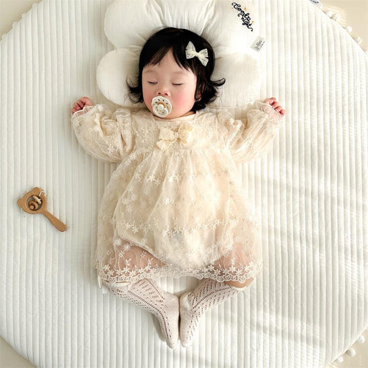 Vestido de Encaje Beige con Mangas Abullonadas – Modelo Lace Dream