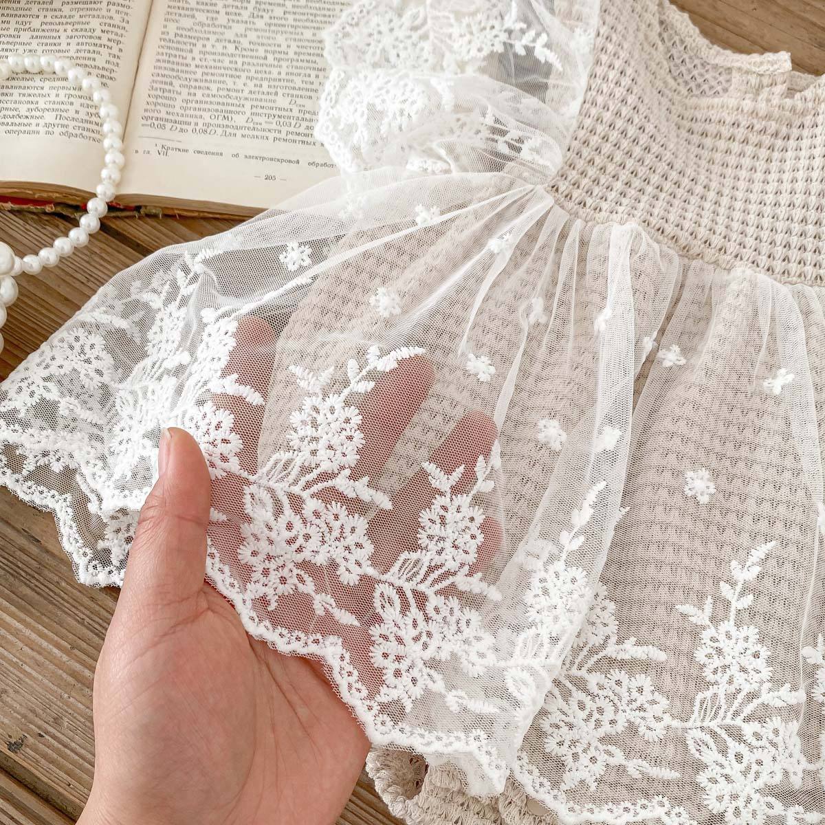 Enterizo Beige con Encaje y Volados de Tul – Estilo Vintage