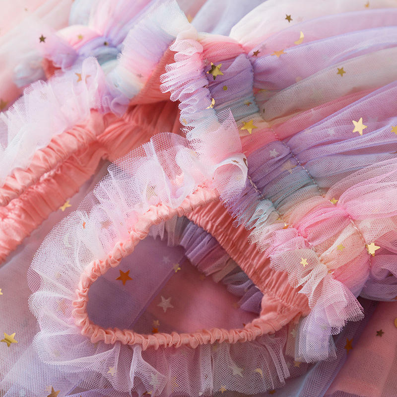 Vestido Arcoíris de Tul con Estrellas Doradas – Modelo Rainbow Star