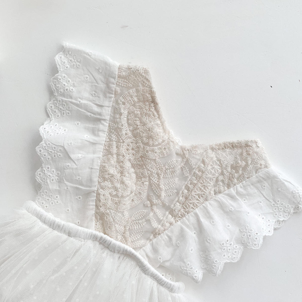 Enterizo Blanco con Encaje y Faldita de Tul Plumeti