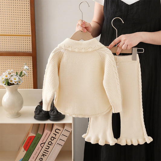 Conjunto Tejido Marfil con Pompones y Cuello Vintage