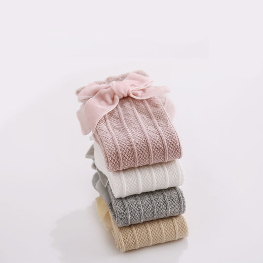 Medias Altas con Lazo de Terciopelo Beige – Colección Encanto de Princesa 👑