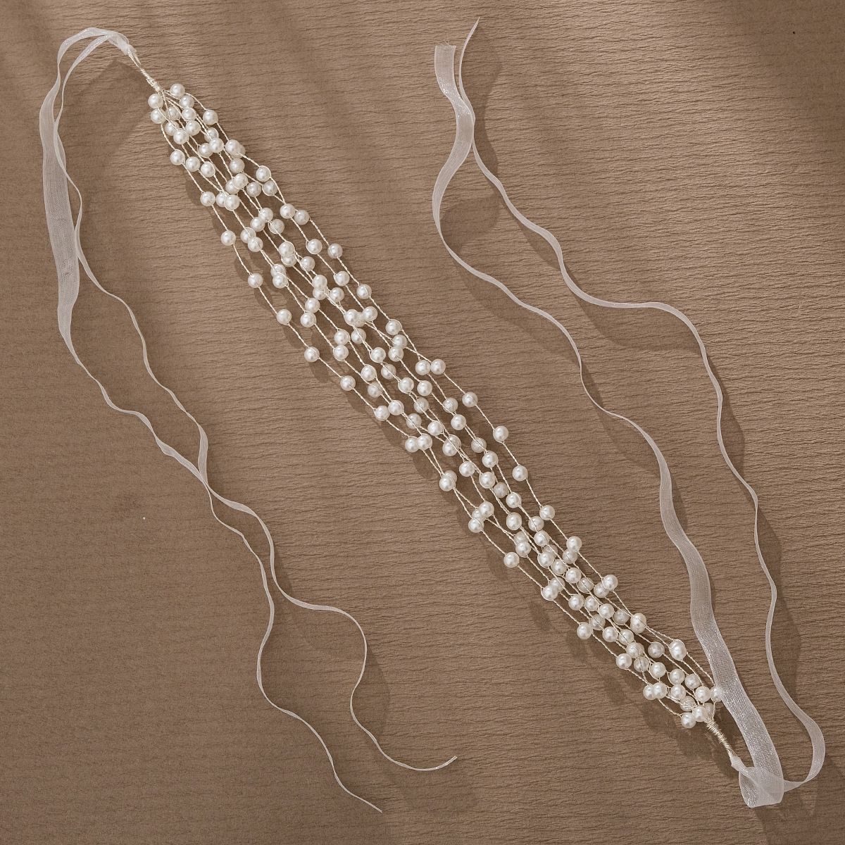 Diadema de Cintas con Perlas Elegantes