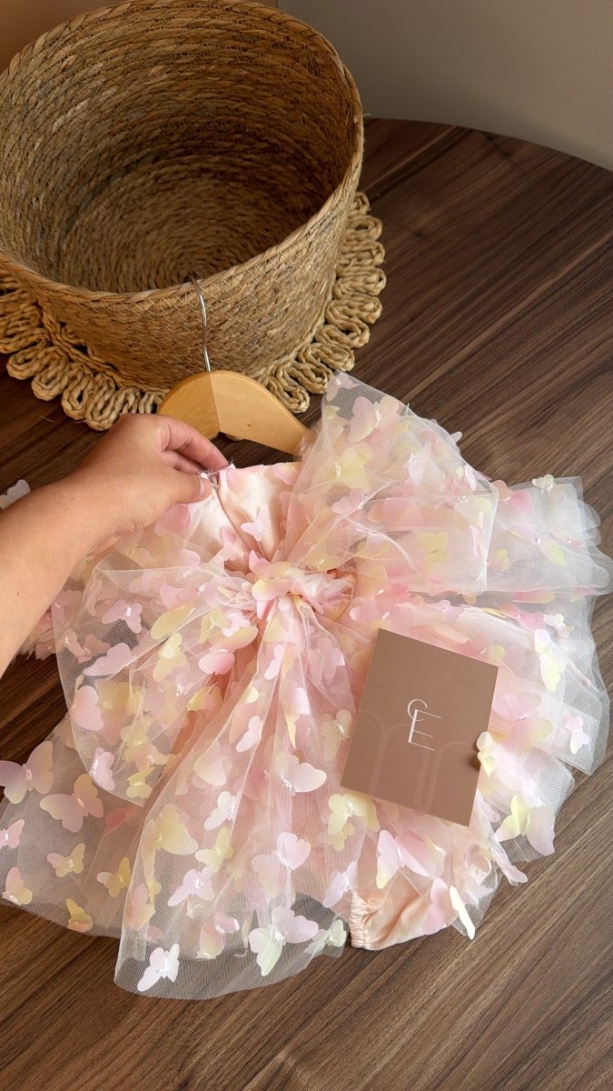 Vestido Tul Rosado con mariposas en 3D con Lazo – Ocasiones Especiales | Vestido de Encaje | Ropa de bebé y niña | El Closet de Emma
