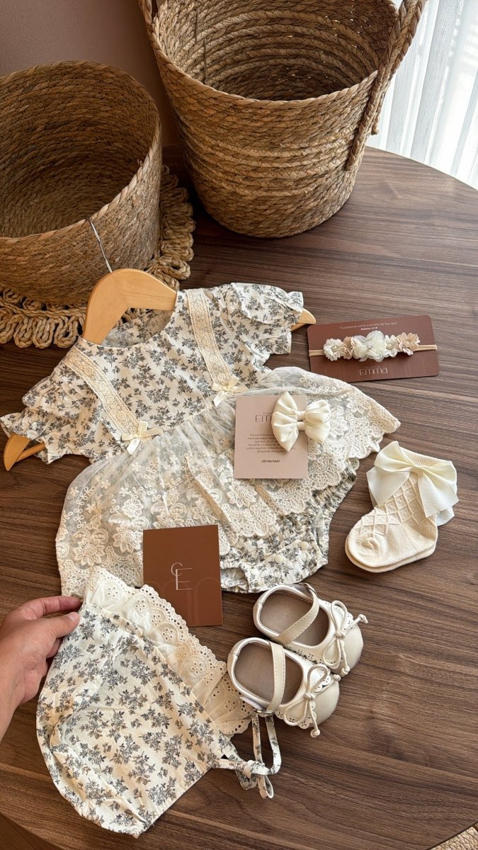 Vestido Bebé Elegante Estilo Vintage con Encaje “Sueño de Encaje” Imagen principal del producto
