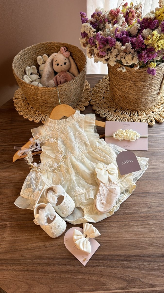 Conjunto vintage marfil | | Ropa de bebé y niña | El Closet de Emma Imagen principal del producto