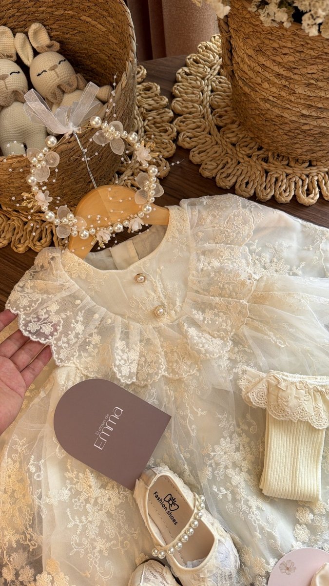 Outfit de Bautizo para Niña en Marfil con Encaje Floral, Zapatos y Tiara de Perlas | El Clóset de Emma | | Ropa de bebé y niña | El Closet de Emma
