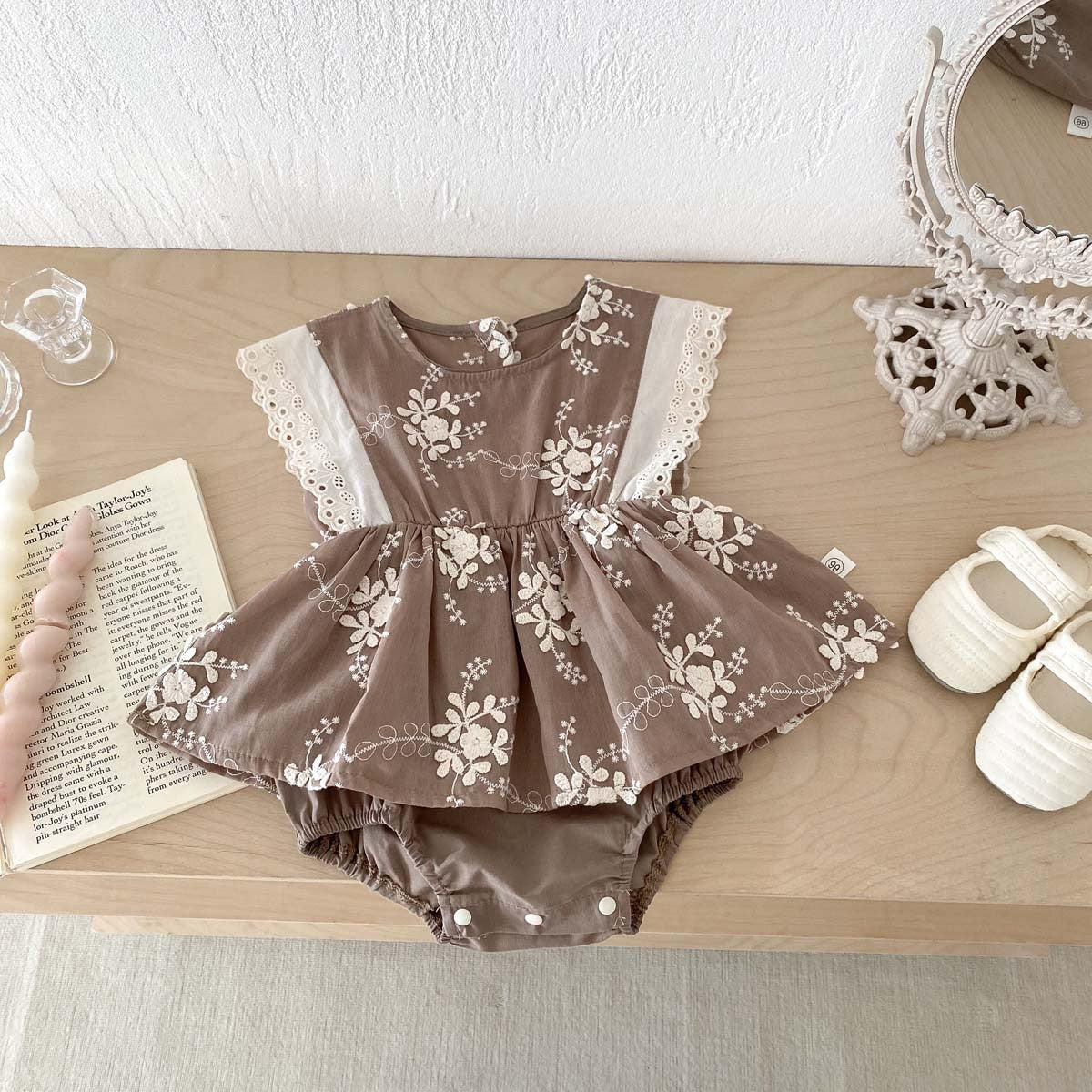 Body Floral Café con Encaje – Modelo Terra Lace