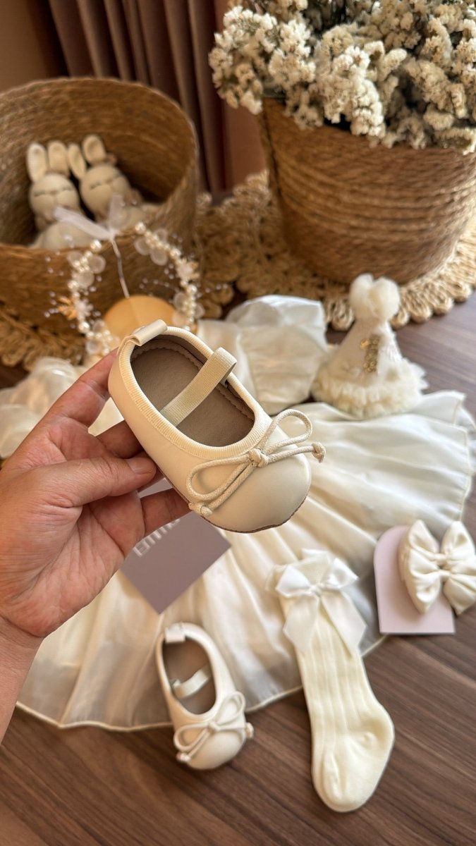 Outfit Vintage para Niña | Vestido, Medias, Zapatos, Tiara y Ganchos | | Ropa de bebé y niña | El Closet de Emma