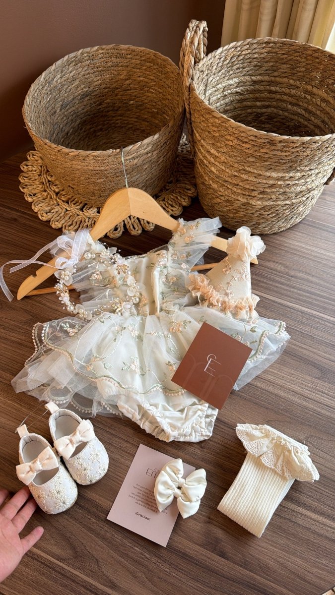 Conjunto Emma Sueño Mágico | Vestido de Encaje | Ropa de bebé y niña | El Closet de Emma