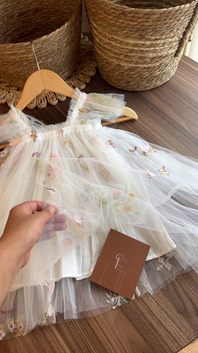Outfit vestido con alas de Ensueño en Blanco | | Ropa de bebé y niña | El Closet de Emma