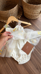 Vestido Floral Crema Tul Bordado – Edición Primavera