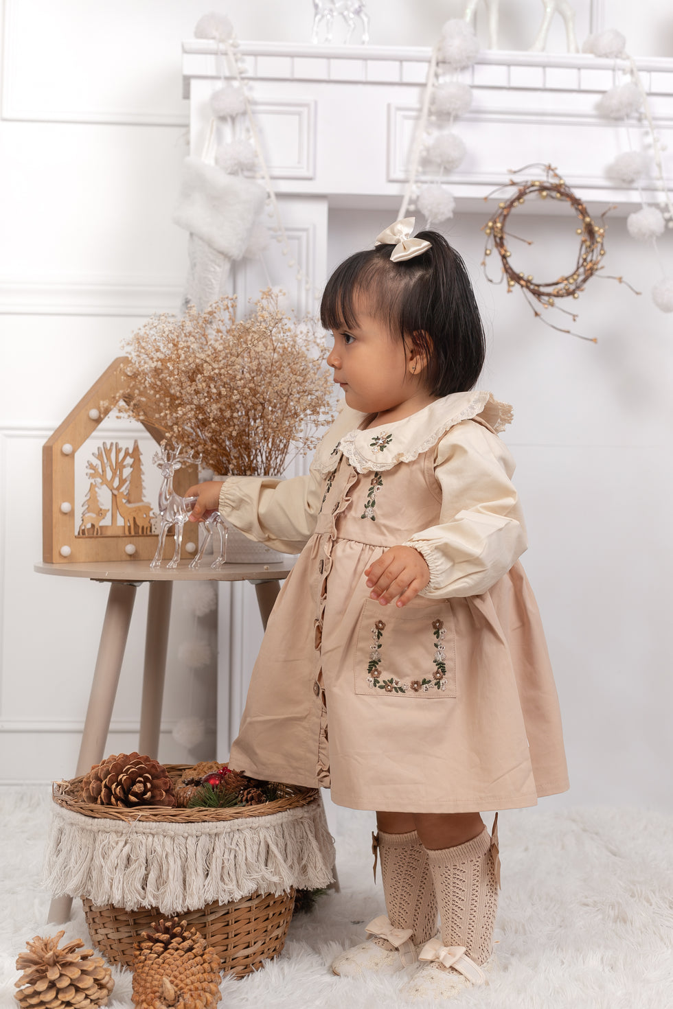 Outfit completo Vestido Beige con Bordado Floral Vintage