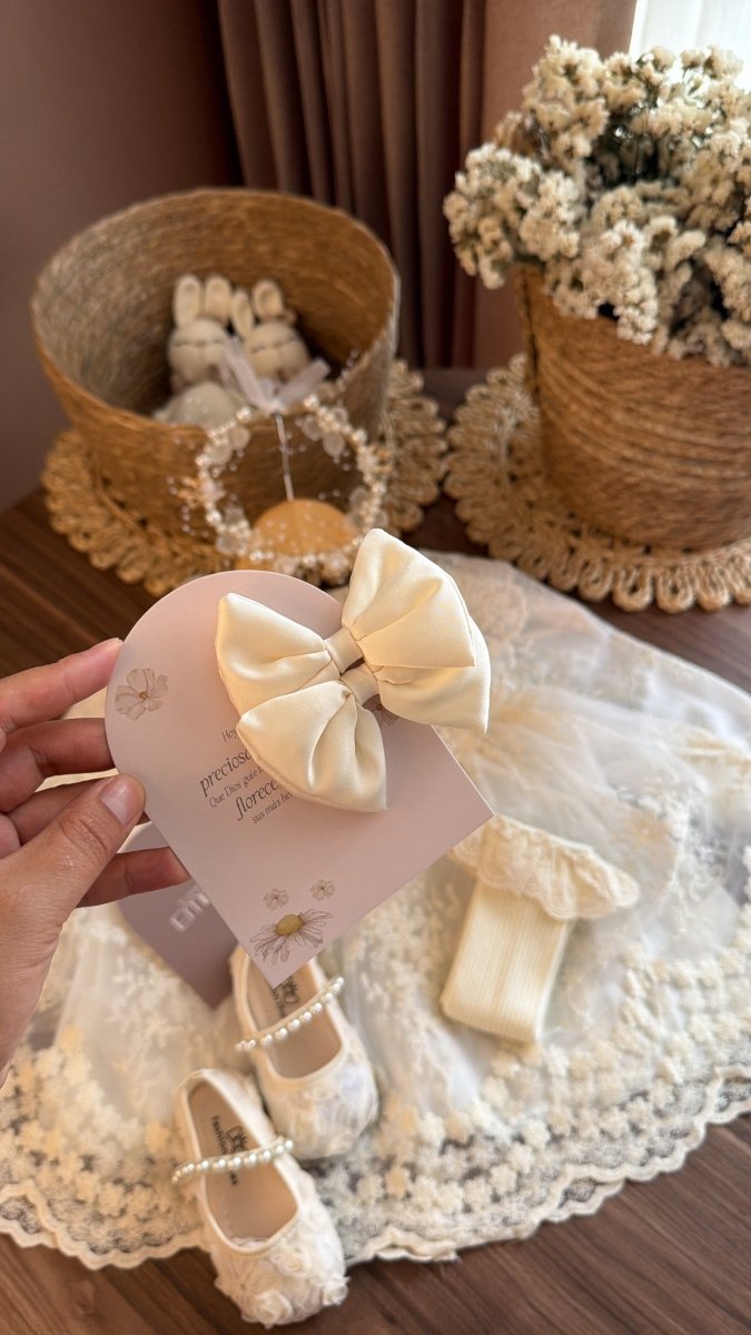 Outfit de Bautizo para Niña en Marfil con Encaje Floral, Zapatos y Tiara de Perlas | El Clóset de Emma | | Ropa de bebé y niña | El Closet de Emma