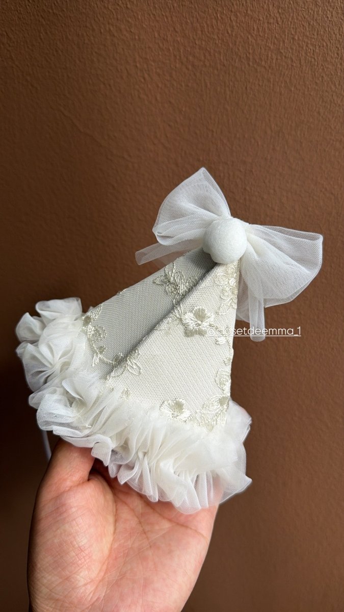 Gorro de encaje con lazo | Gorro de Cumpleaños | Ropa de bebé y niña | El Closet de Emma