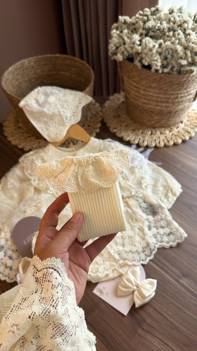 Conjunto de Bautizo para Bebé Niña Color Marfil con Encaje | Vestido, Medias, Zapatos y Accesorios | | Ropa de bebé y niña | El Closet de Emma