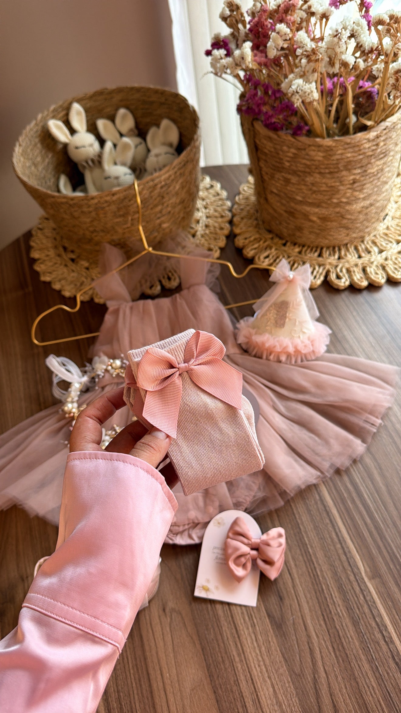 Outfit Vintage Rosa Empolvado para Bebé Niña | Vestido de Tul Elegante con Accesorios | El Clóset de Emma