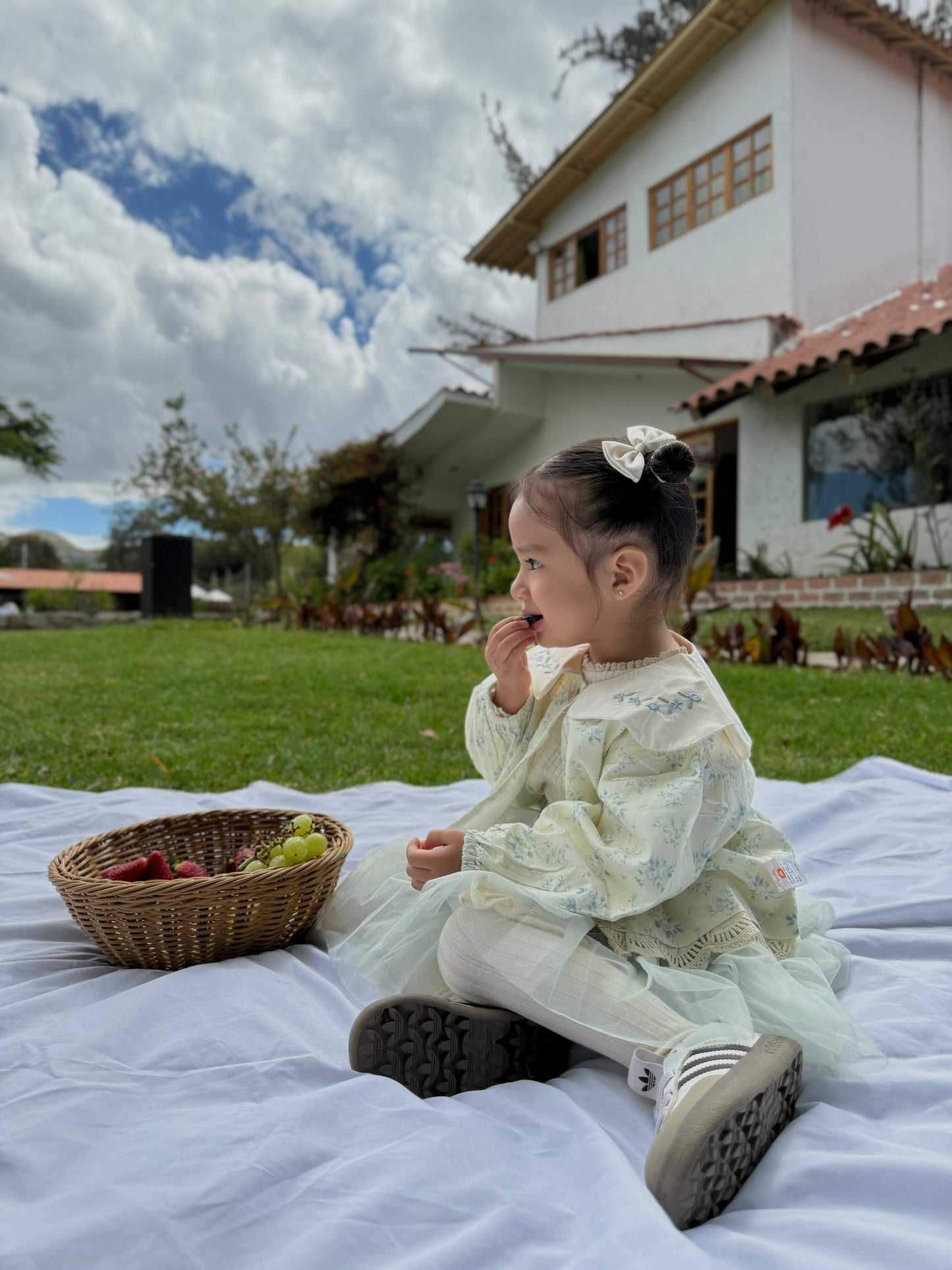 Conjunto Elegante para Niña con Chaqueta, Polo y Falda de Tul Verde