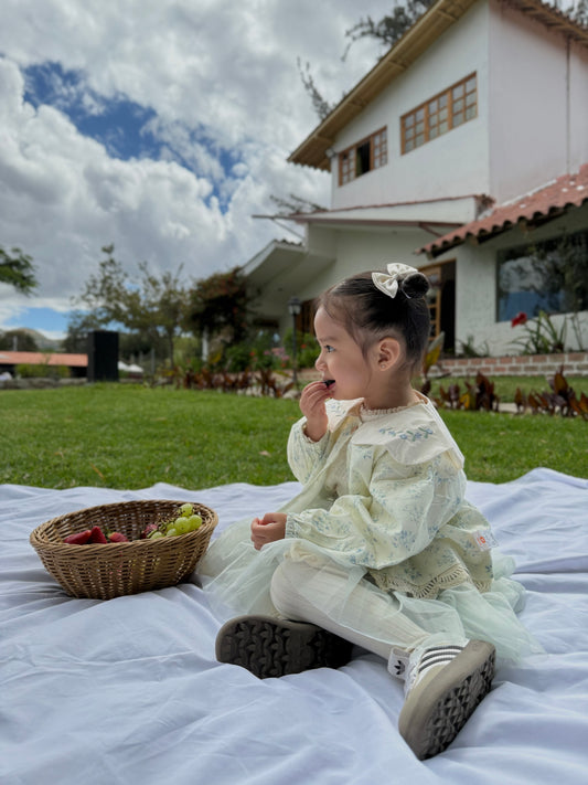 Conjunto Elegante para Niña con Chaqueta, Polo y Falda de Tul Verde