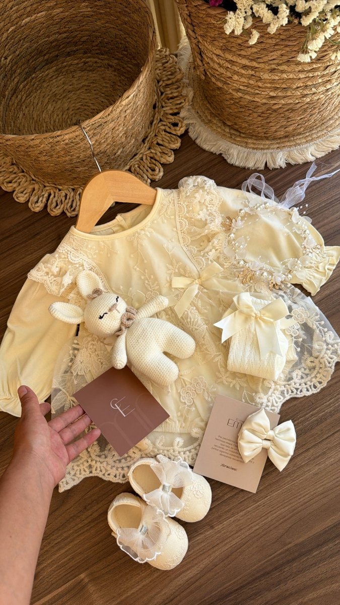 Vestido Outfit Vintage Ivory con Amigurumi | | Ropa de bebé y niña | El Closet de Emma Imagen principal del producto