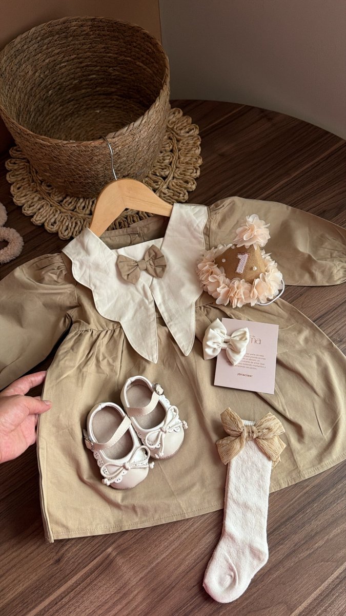 Outfit Elegancia Beige – 1er Añito | | Ropa de bebé y niña | El Closet de Emma