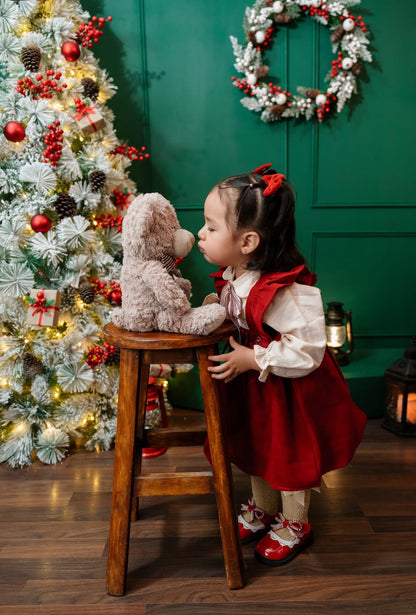 Vestido Rojo Clásico con Blusa Beige – Colección Navidad Mágica
