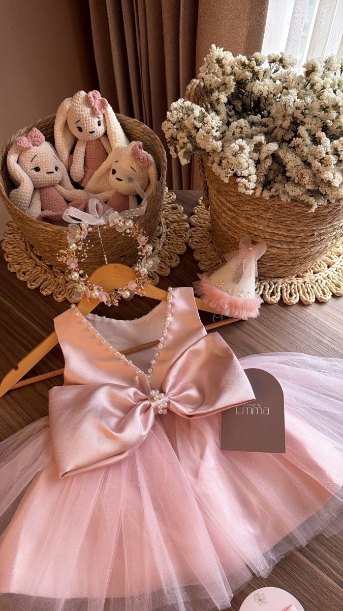 Outfit Rosa Empolvado para Bebé | Vestido de Tul con Perlas, Zapatos, Tiara y Gorrito de Primer Año | | Ropa de bebé y niña | El Closet de Emma