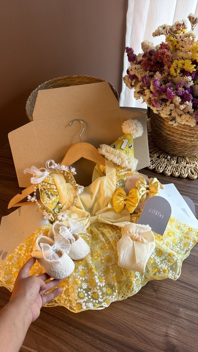 Vestido de Abejita Floral Amarillo para Bebé Niña | Outfit Vintage | | Ropa de bebé y niña | El Closet de Emma