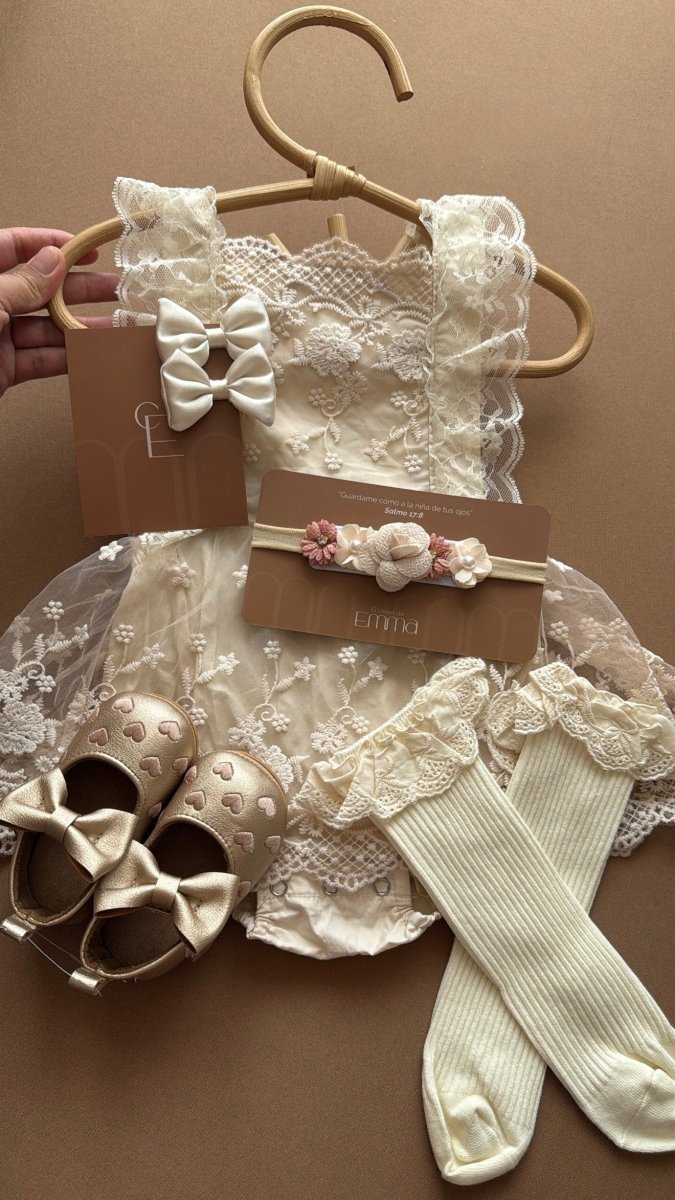 Outfit beige | | Ropa de bebé y niña | El Closet de Emma Imagen principal del producto