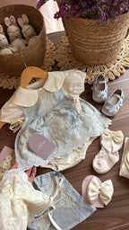 Conjunto Bebé Niña Celeste Vintage con Vestido de Encaje y Accesorios | | Ropa de bebé y niña | El Closet de Emma