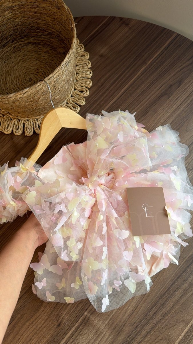 Vestido Tul Rosado con mariposas en 3D con Lazo – Ocasiones Especiales | Vestido de Encaje | Ropa de bebé y niña | El Closet de Emma