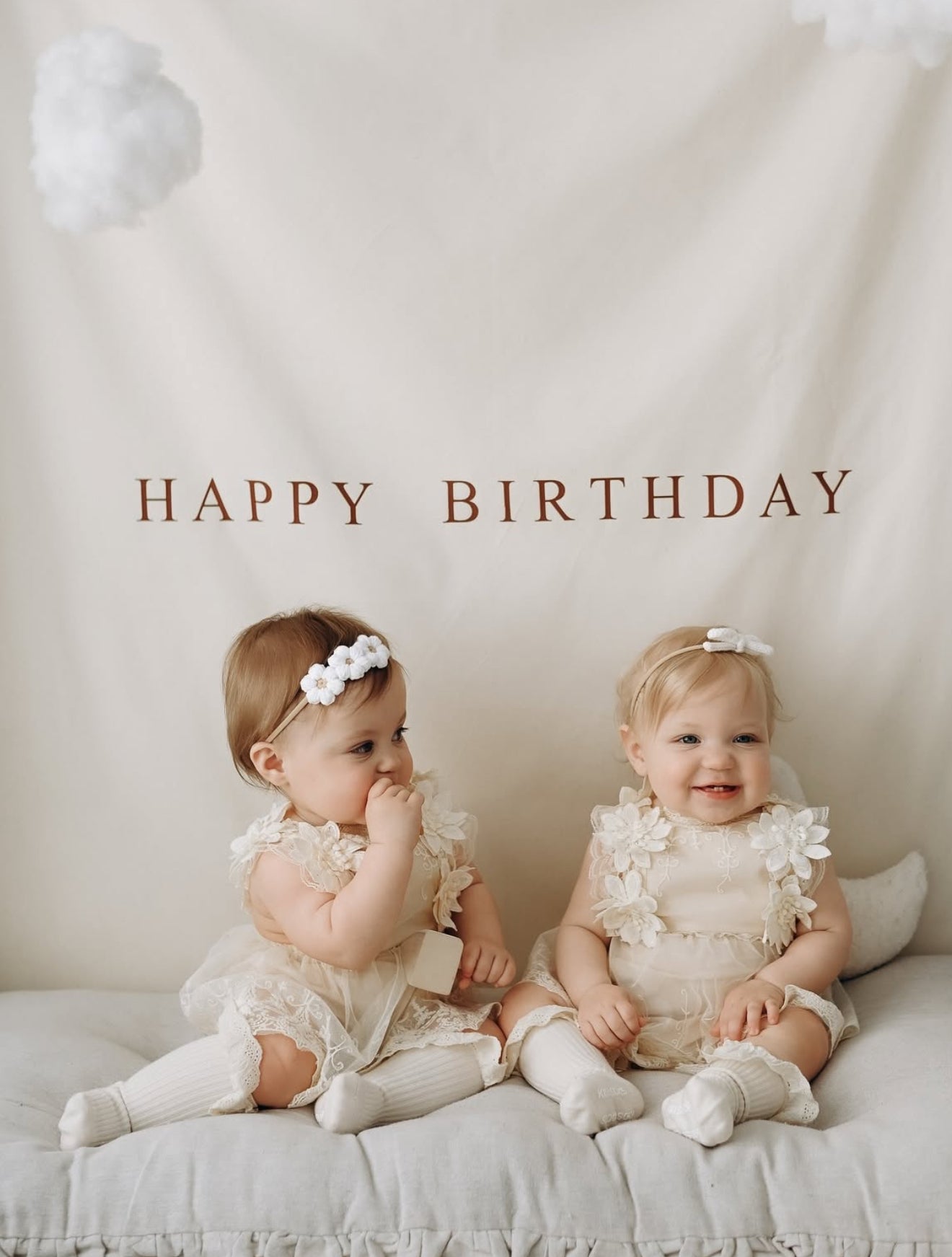 Vestido de Encaje Beige con Flores 3D