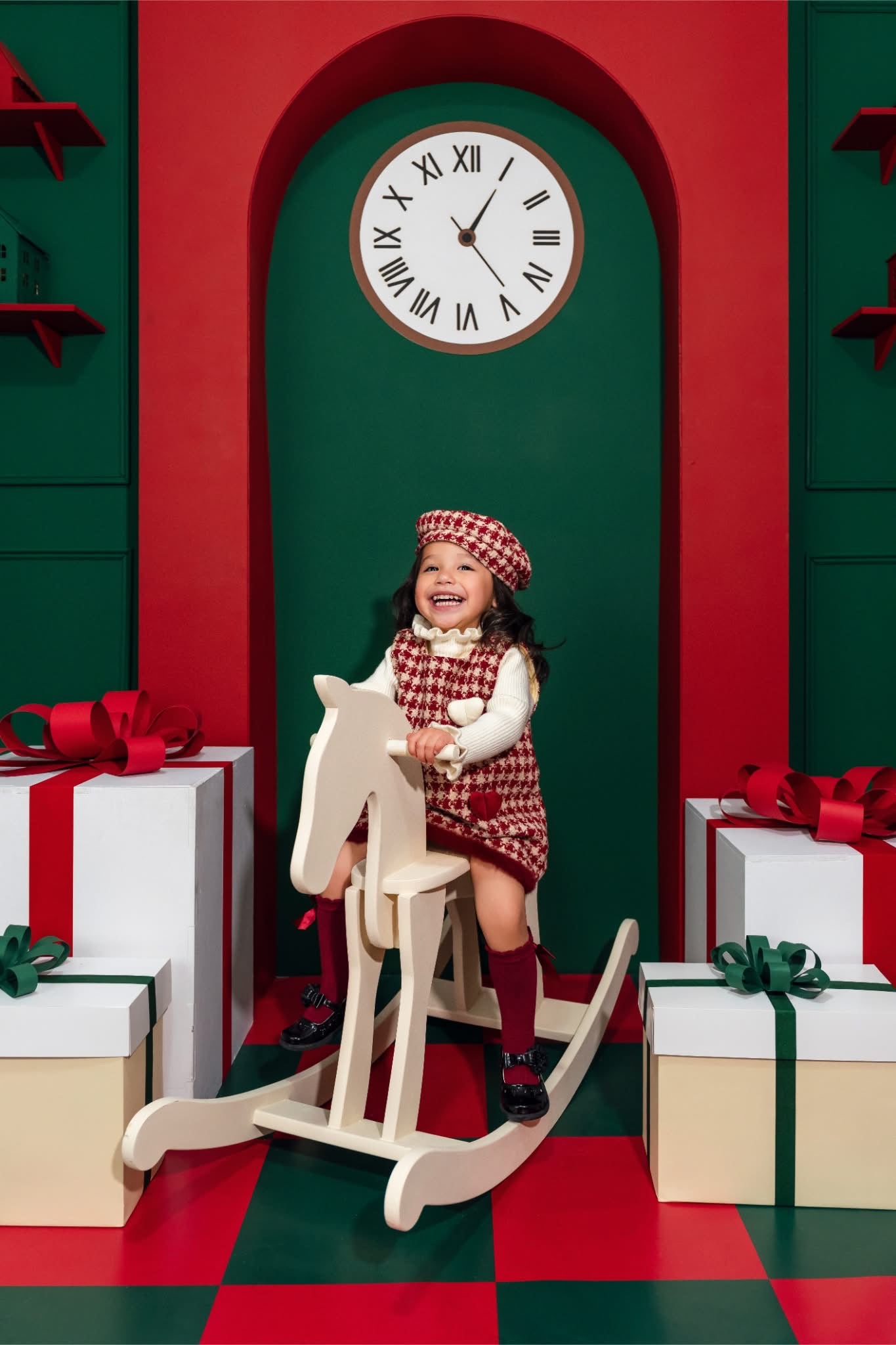 Vestido y Boina Cuadros Corazones – Colección Amor de Invierno ❤️❄️ Imagen secundaria del producto