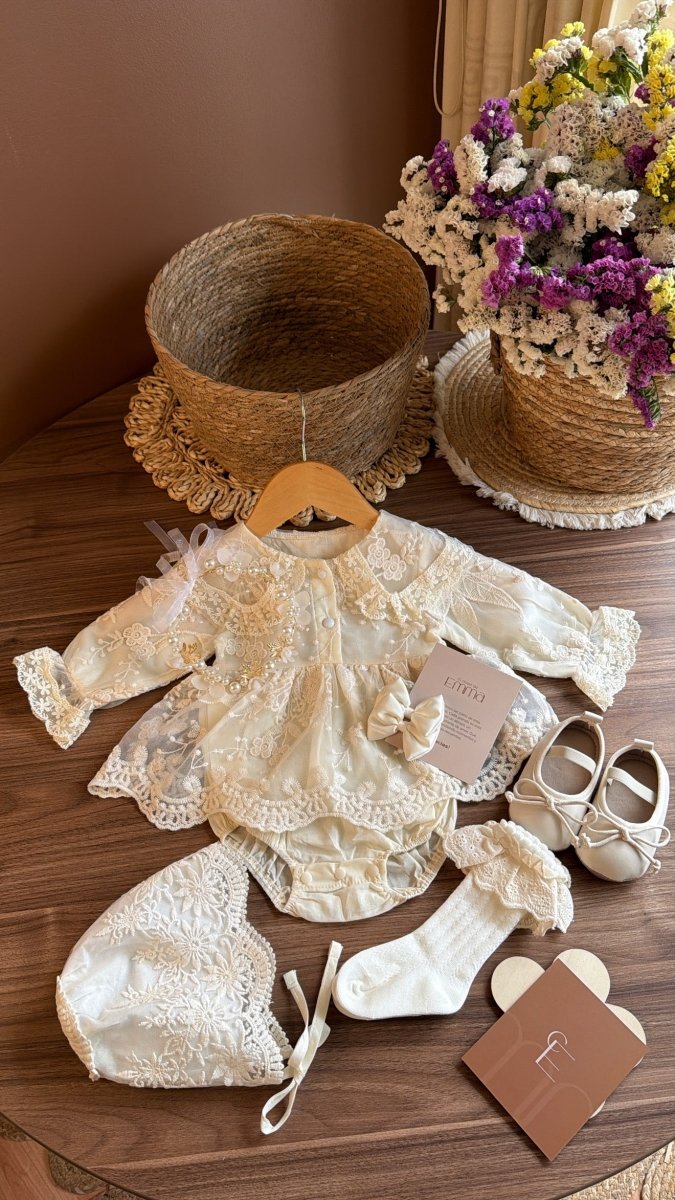 Vestido Outfit Isabella Encaje | | Ropa de bebé y niña | El Closet de Emma Imagen principal del producto