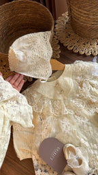 Conjunto de Bautizo para Bebé Niña Color Marfil con Encaje | Vestido, Medias, Zapatos y Accesorios | | Ropa de bebé y niña | El Closet de Emma