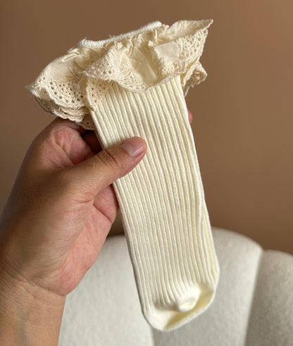 Medias Beige con Encaje – Colección Encanto Vintage 🌼