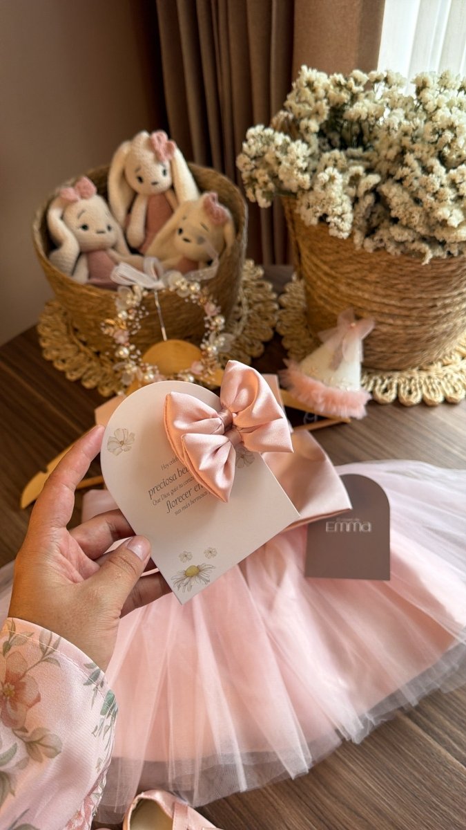 Outfit Rosa Empolvado para Bebé | Vestido de Tul con Perlas, Zapatos, Tiara y Gorrito de Primer Año | | Ropa de bebé y niña | El Closet de Emma