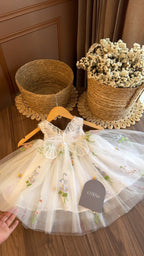 Nombre SEO: Outfit de Hada para Bebé con Vestido Floral y Accesorios | | Ropa de bebé y niña | El Closet de Emma