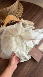 Vestido Marfil Hada Floral con Lazo de Tul y Bordados