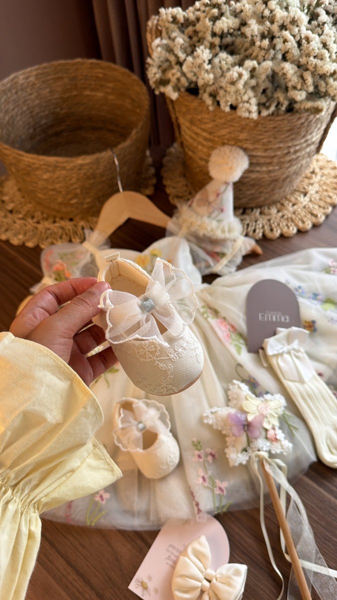 Outfit de Cumpleaños para Bebé Niña con Vestido Floral Vintage, Zapatos y Accesorios de Hada Imagen secundaria del producto